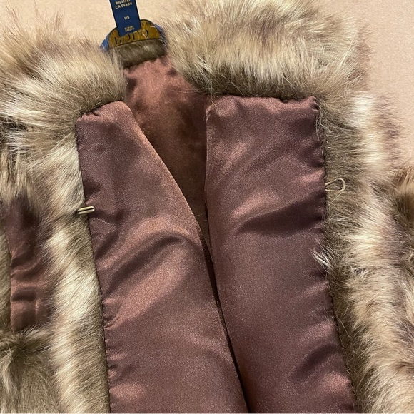 Girl’s Polo Ralph Lauren Faux Fur Vest Size 5 - Picture 8 of 13